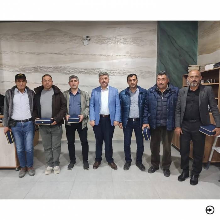 Gediz’de Emekliye Ayrılan Belediye Personeline Veda Yemeği