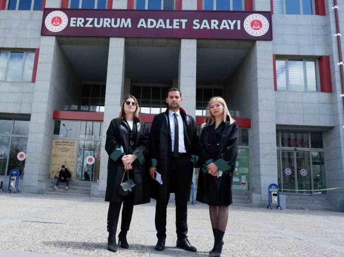 Oğlunun Katillerinin Cezalandırılmasını İstiyor