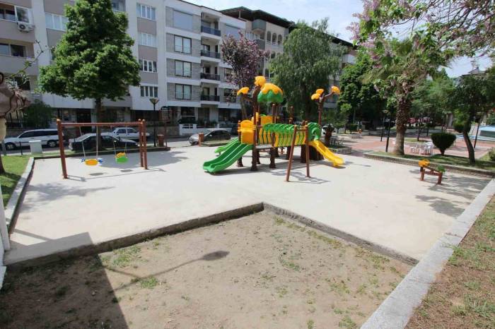 Nazilli Yunus Emre Parkı’nda Oyun Grupları Yenilendi