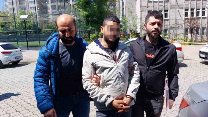 Tartıştığı Genci Sırtından Bıçakladı