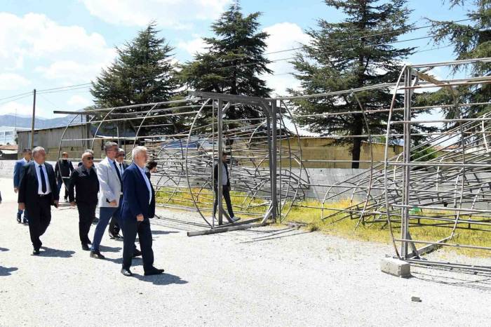 Canlı Hayvan Pazarı’na Ek Padoklar Yapılıyor