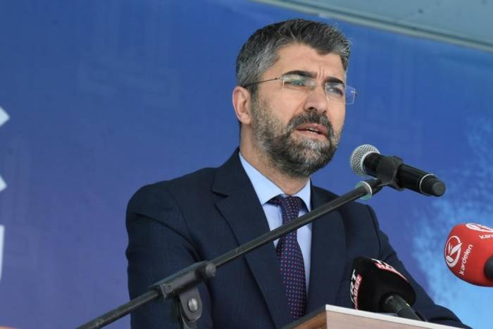 Ak Parti Liderini Bekliyor