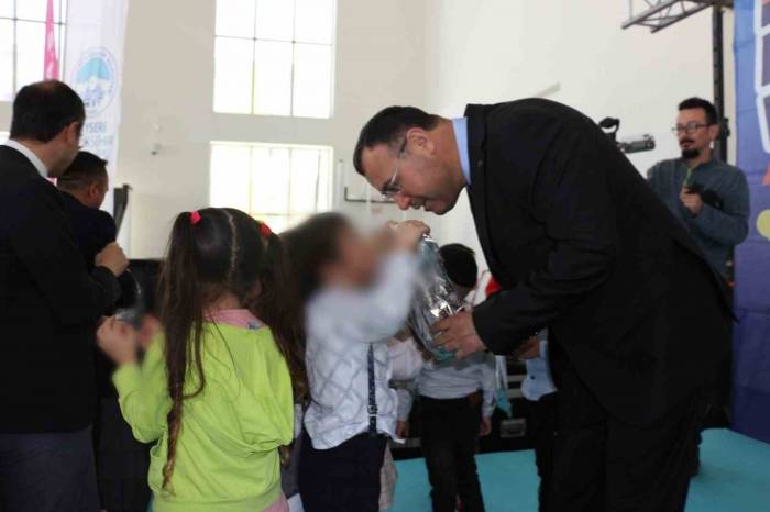 Ceza İnfaz Kurumu’nda Anne Yanında Kalan Çocuklara 23 Nisan Kutlaması