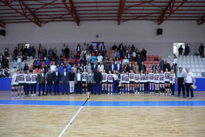 Şampiyonlara Coşkulu Kutlama