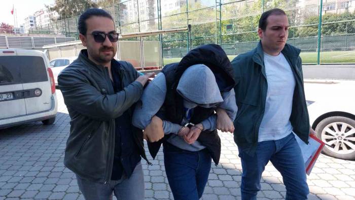 Tartıştığı Kız Arkadaşını Silahla Yaraladı