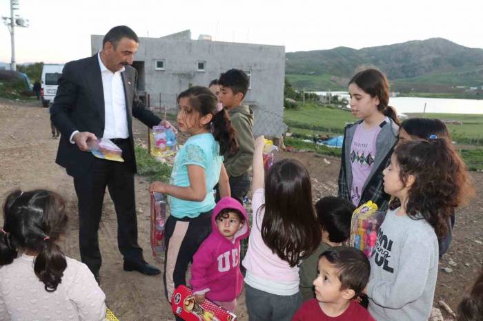 Köy Çocuklarının Vali Amca Sevinci