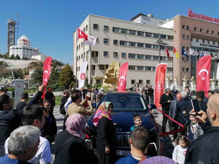 Keçiören’de Vatandaşların Beğenisine Sunulan Togg Yoğun İlgi Gördü