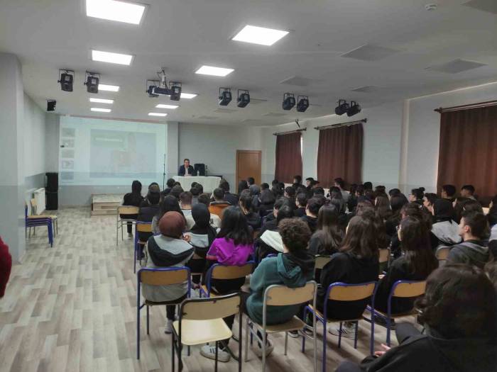 Vho Kariyer Günlerinde Öğrencilerle Buluştu