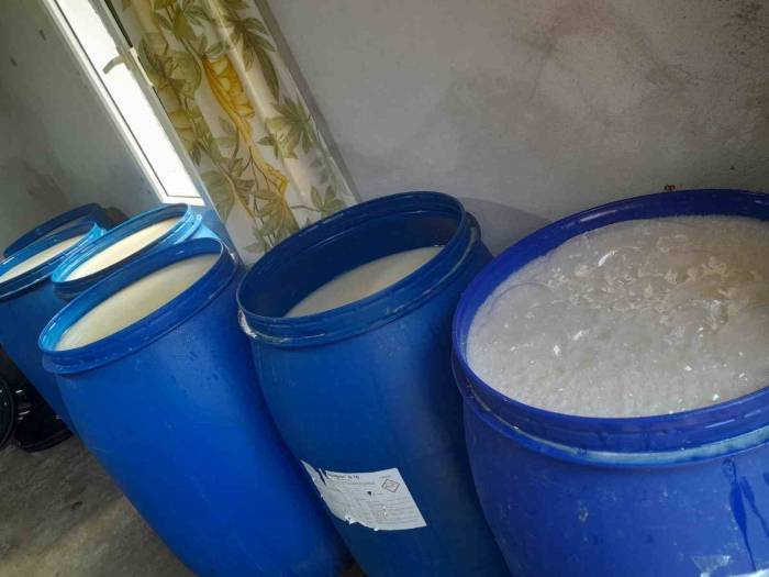 Banyo Ve Tuvalette Üretilen 3 Bin 390 Litre Sahte İçki Ele Geçirildi