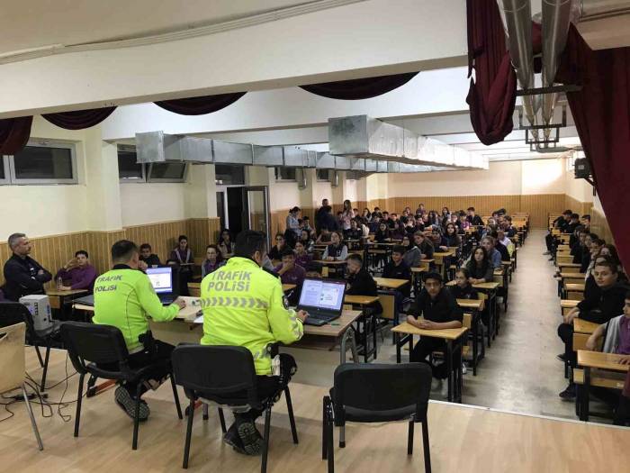 Dinar’da Öğrencilere Trafik Eğitimi Verildi