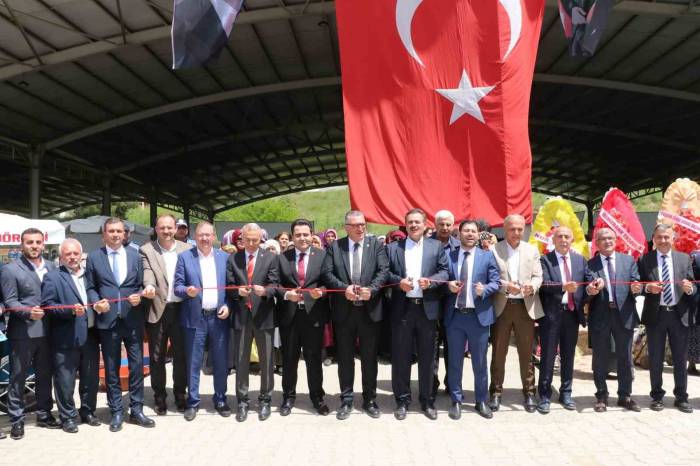 Taşova’nın Yeni Kapalı Pazaryeri Açıldı