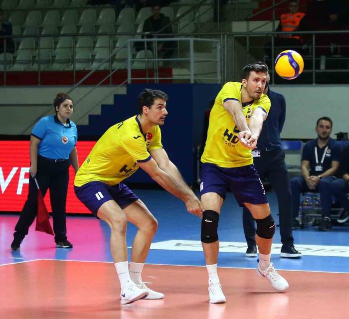 Fenerbahçe Hdı Sigorta Seride 1-0 Öne Geçti