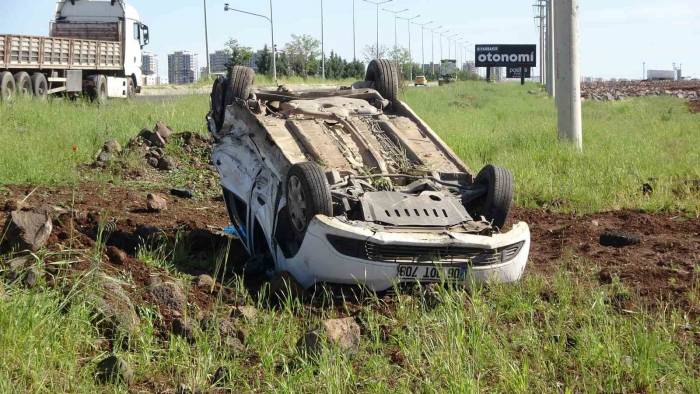Hasta Taşıyan Araç Otomobille Çarpıştı, Şarampole Uçtu: 4 Yaralı