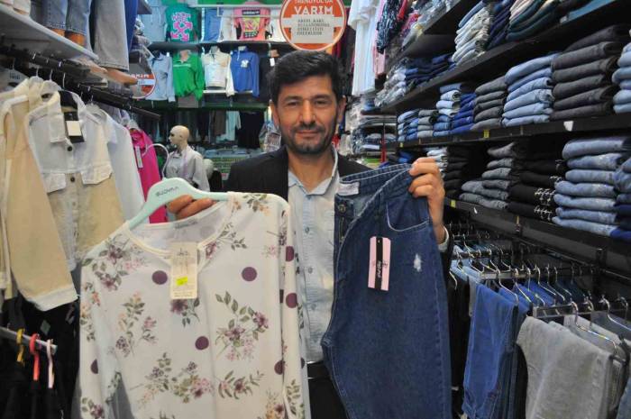 Yılların Yunus Emre Halk Çarşısı Esnafı Dimdik Ayakta