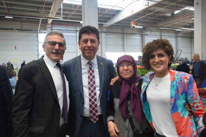 İlçe Pazarında Esnafla Bir Araya Geldi