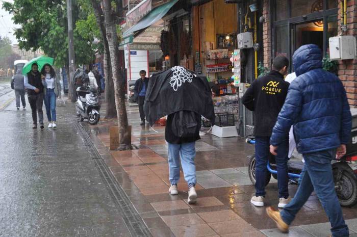 Eskişehir’de Sağanak Yağmur Etkili Oldu