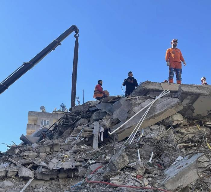 Depremde Enkazdan Yaralı Olarak Çıkarılmıştı Hayatını Kaybetti