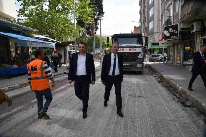 Karesi Ve Altıeylül’de Büyükşehir’den Tam Gaz Asfalt