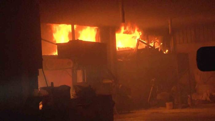Kartal’da Mobilya Atölyesi Alev Alev Yandı