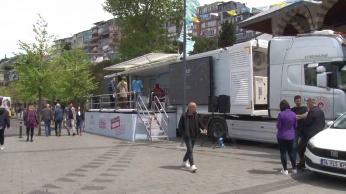 ’yarısı Bizden’ Kampanya Tırı Üsküdar’da Vatandaşları Bilgilendiriyor