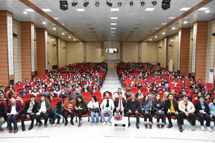 Kişisel Gelişim Uzmanı İpek, Öğrencilerle Buluştu