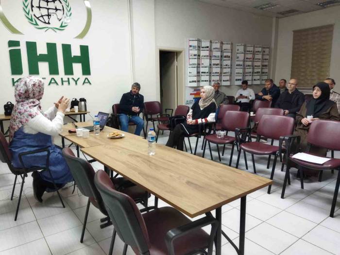 Kütahya İhh’dan ’çocuk Ve Ergenlerde Sağlıklı Cinsiyet Kimliği’ Eğitimi