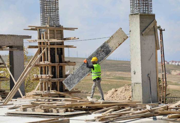 Van’da 16 Adet Kapalı Spor Salonu Yapıyor