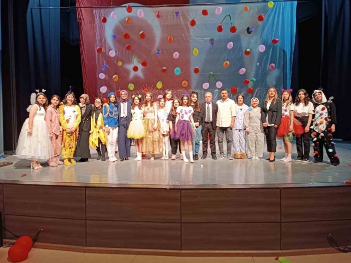 “meyvetopya“ Tiyotrosu Büyük İlgiyle İzlendi