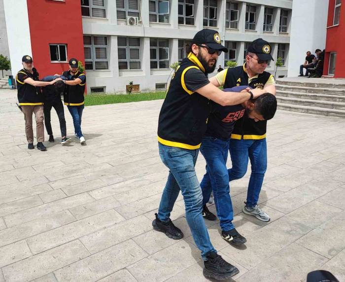 Ak Parti Sözcüsü Çelik’in Seçim Bürosuna Sığınan Şahsı Yaralayan İki Kişi Yakalandı
