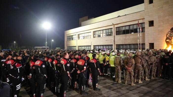 Polis Ve Komandolar Uyuşturucu Satıcılarına Birlikte Darbe İndirdi