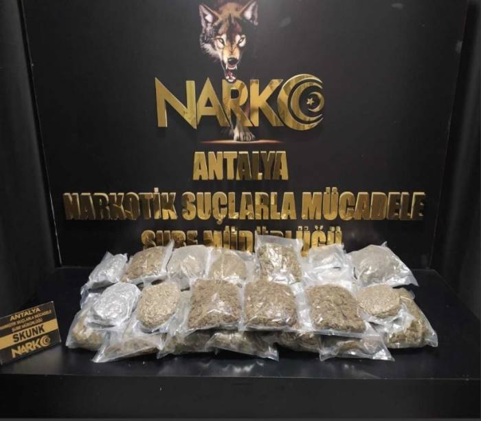 Antalya’da Nisan Ayında 16 Kilogram Esrar, 19 Kilogram Skunk Ele Geçirildi
