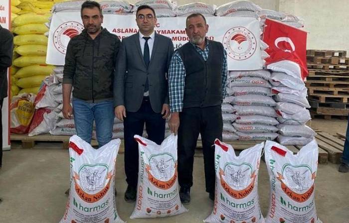 Aslanapa’da Çiftçilere Yüzde 50 Hibeli 25 Ton Nohut Tohumu Dağıtıldı