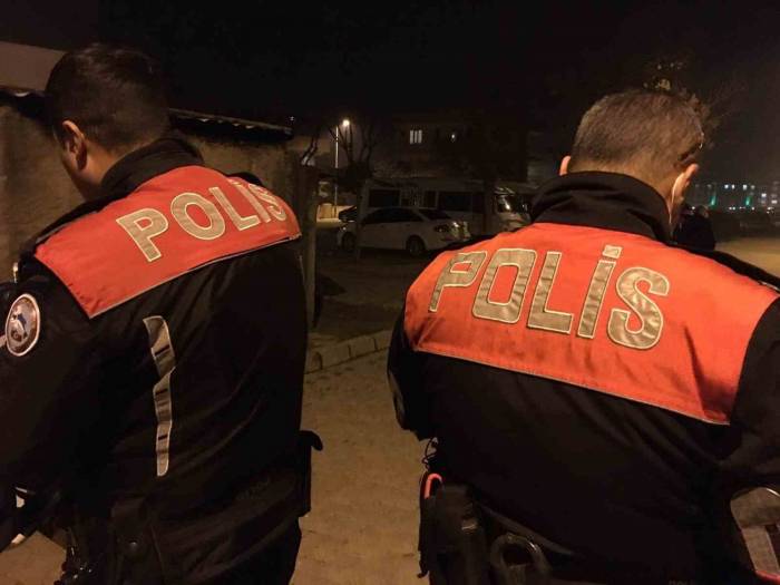 Aralarında 10 Yıl Hapis Cezası Olan 23 Aranan Şahıs Yakalandı