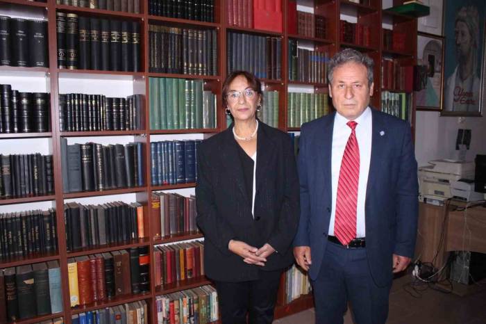 "dünyayı Sırtında Taşıyan Adam"ın Mirası Emin Ellerde