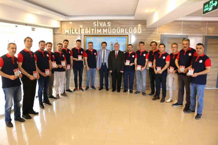 Bakan Özer’den Sivas Akub’a Plaket