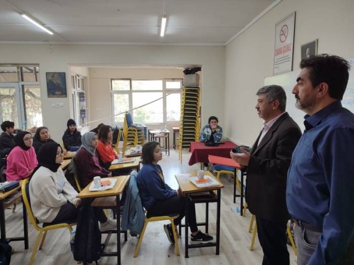Başkan Akçadurak, Üniversiteye Hazırlanan Gençleri Ziyaret Etti