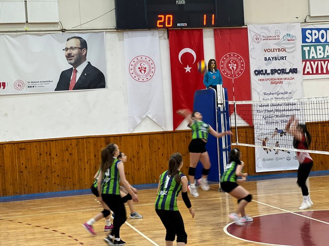 bogaz-ortaokulu-yildiz-kiz-voleybol-takimi-turkiye-yari-finallerinde-rizeyi-temsil-edecek-2.jpg