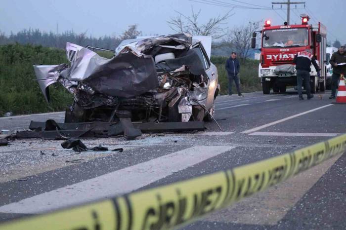Tır’a Arkadan Çarpan Otomobil Paramparça Oldu: 1 Ölü