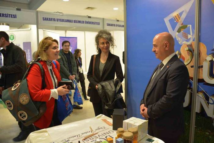 Düzce Üniversitesi İç Anadolu Kariyer Fuarında
