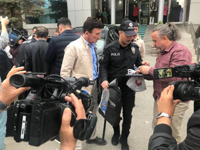 Ak Parti Ankara İl Başkanlığına Taşlı Ve Sopalı Saldırı