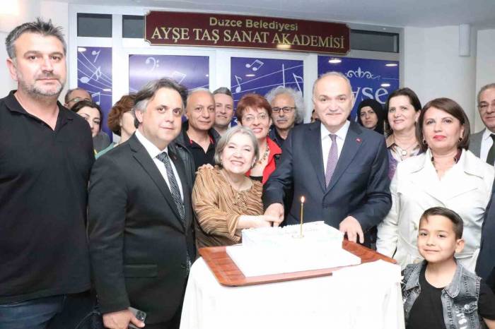 Sanat Akademisinin Resmi Açılışını Yaptı