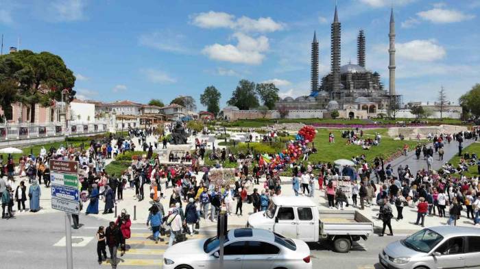 On Binler Kakava Hıdırellez Şenlikleri İçin Edirne’ye Akın Etti, Adım Atacak Yer Kalmadı