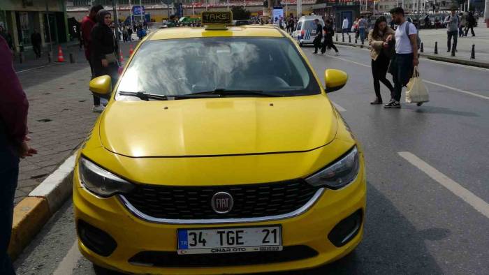 Taksim’de Ticari Taksi Denetim: Aracında Muşta Bulunduran Taksici Gözaltına Alındı