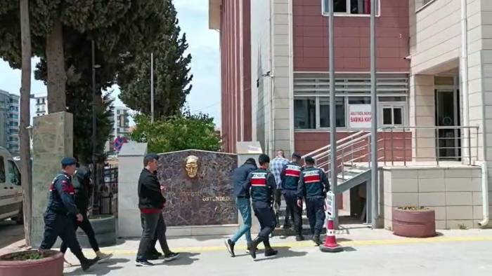 Kendilerini İstihbaratçı Olarak Tanıtıp 150 Bin Tl’lik Ziynet Eşyası Çaldılar