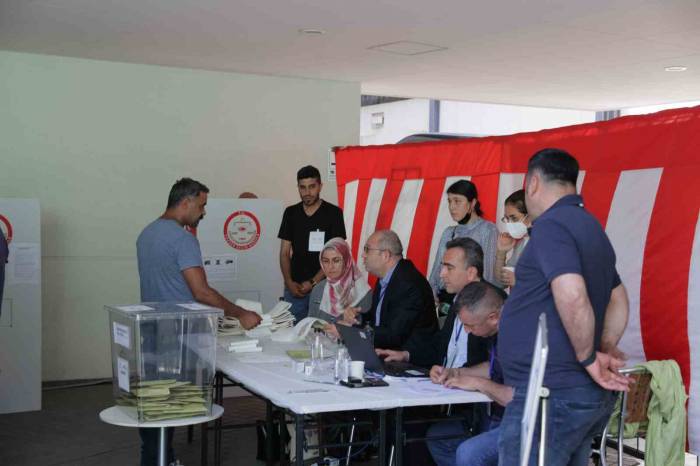 Japonya’da Türkiye’deki Genel Seçimler İçin Oy Verme İşlemi Başladı