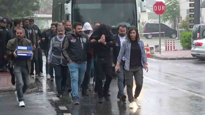 Kendilerini Avukat Olarak Tanıtıp Sahte İcra Belgesiyle Milyonluk Vurgun Yapan 17 Kişilik Çete Çökertildi