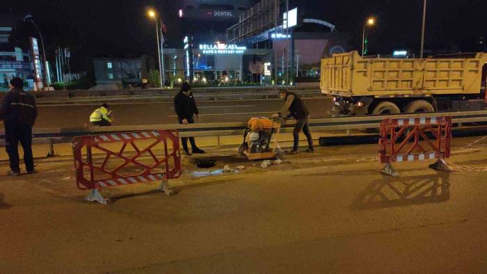 Kanalizasyondan Kaynaklanan Su Birikintisi Asfaltı Çökertti