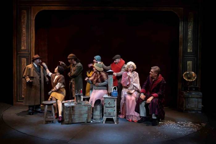 ’yaşamak Mı, Yoksa Ölmek Mi?’ Oyununa Usta Sanatçılardan Tam Not