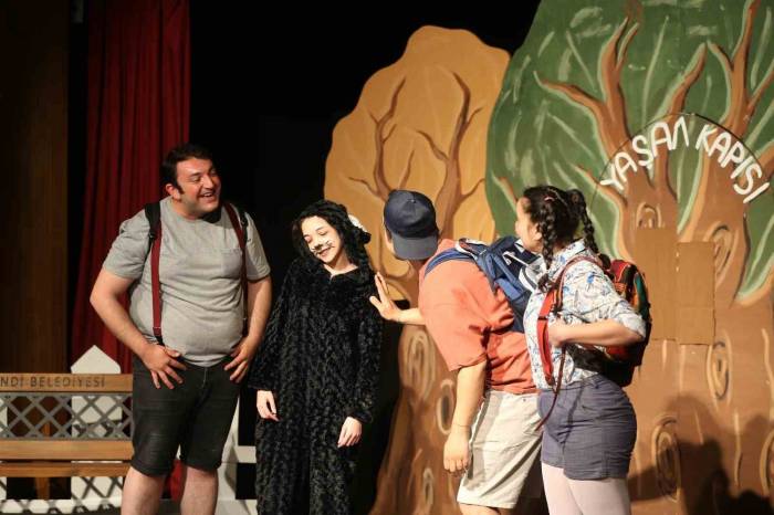 Merkezefendi Kent Tiyatrosu ‘üç İyi’ Oyununu Sahneleyecek