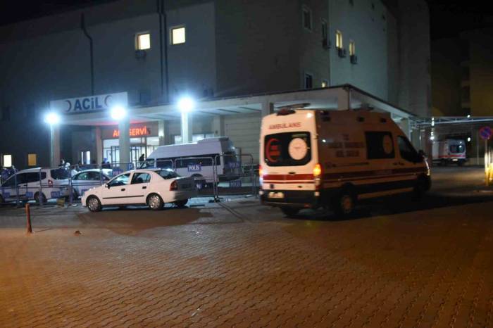 Park Halindeki Römorka Çarpan Otomobilin Sürücüsü Hayatını Kaybetti